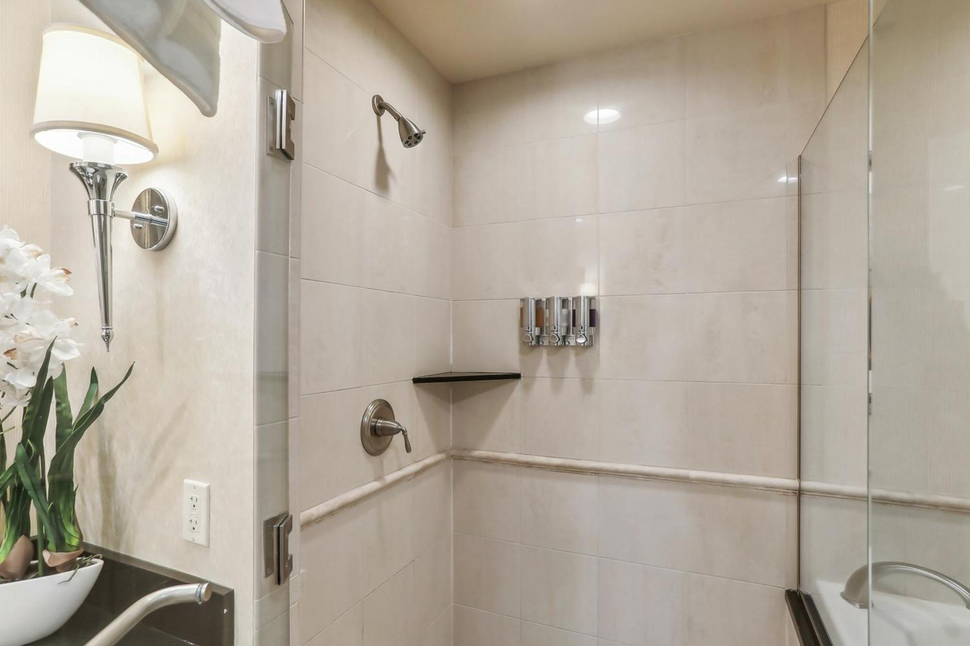 Mgm Signature Deluxe Balcony Strip View Suite 라스베이거스 외부 사진