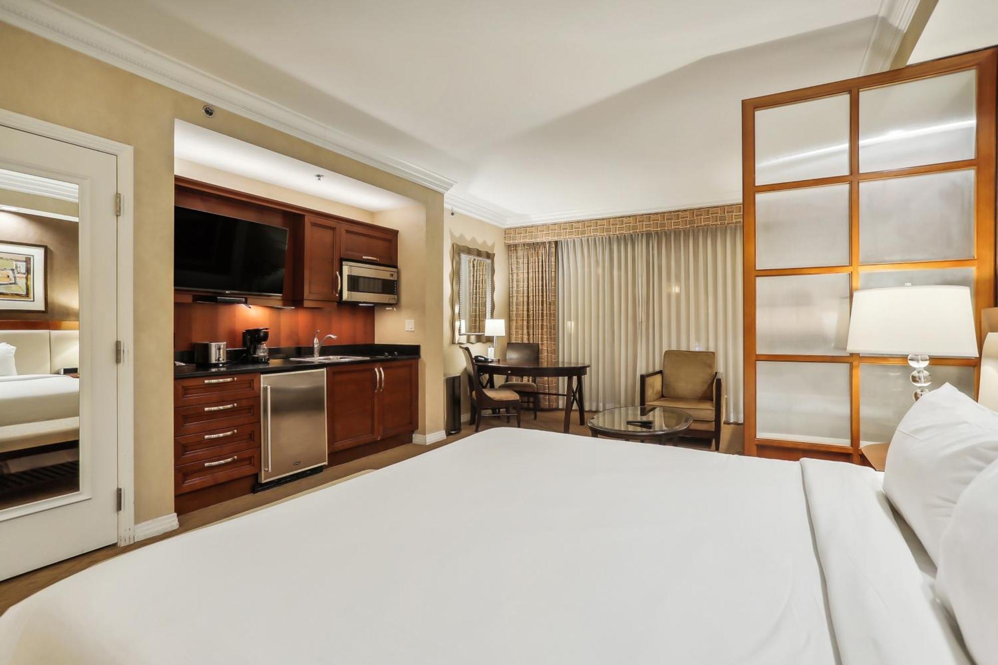 Mgm Signature Deluxe Balcony Strip View Suite 라스베이거스 외부 사진
